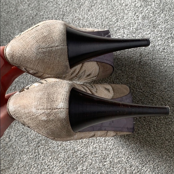 Donald J Pliner beaded platform heels - Picture 3 of 4